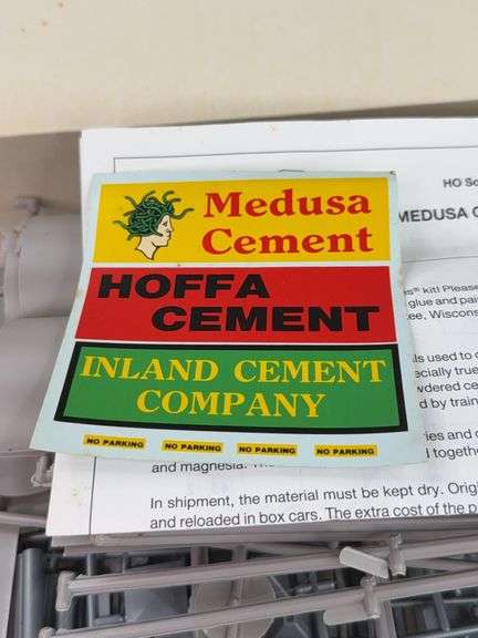 Walthers HO Scale Medusa Cement Company,  9 × 7 1/2 × 11", Walthers Cornerstone Series,  Unsure If Complete