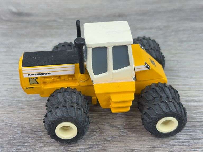 Knudson 4400 4WD, 1/64, Valu-Cast Products