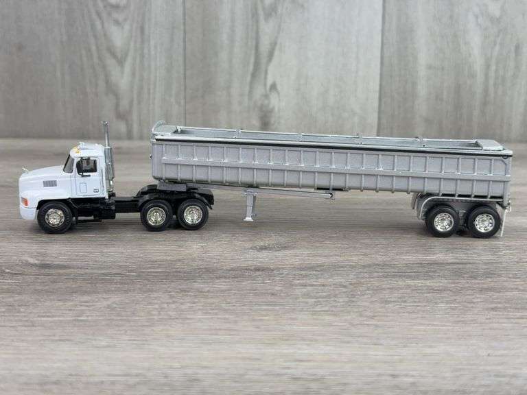 Mack Truck-PEM W/Custom Dump Trailer, 1/64