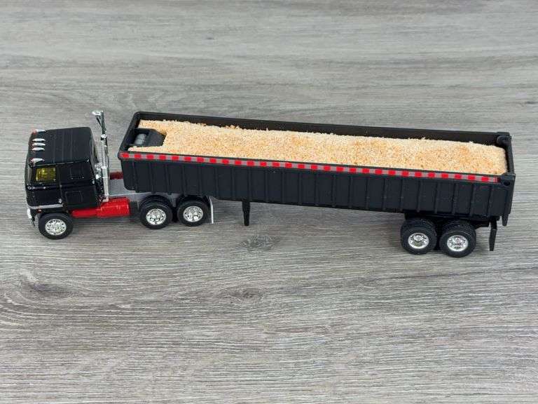 International Truck W/Grain Trailer, 1/64, Trailer Yatming-Loose Tires