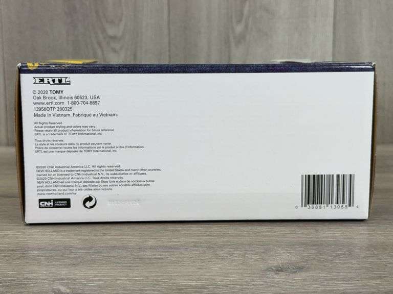 New Holland CR9.90 Combine, 1/64, Prestige Collection, Ertl