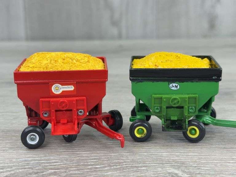 9 Grain Hopper Wagons, 1/64, Ertl