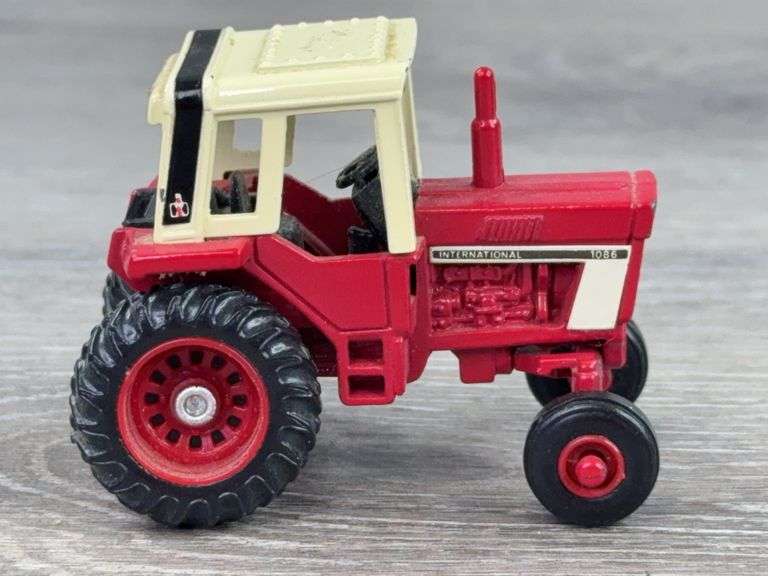 International Farmall 806, 1086, 1206 & 1466, 1/64, Ertl