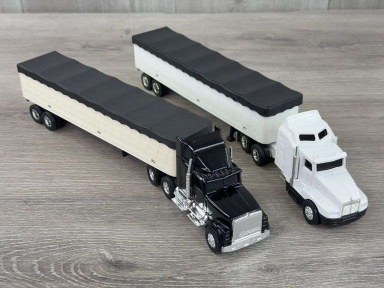 International Navistar & Kenworth T600A Trucks W/Bottom Dump Grain Trailers, 1/64, Ertl