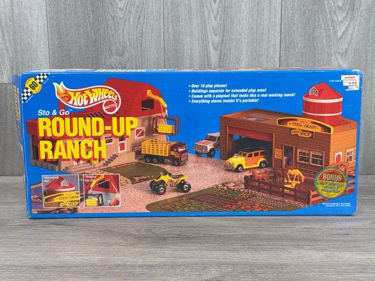 Hot-Wheels Sto & Go Round-Up Ranch, Over 10 Play Pieces, Mattel, Unsure If Complete