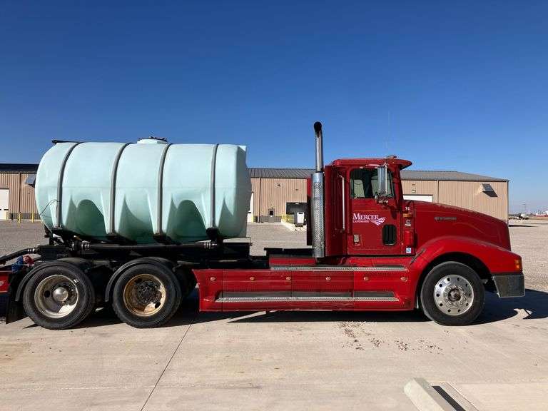 1994 International 9400 Semi with 3500-Gal Tank Skid