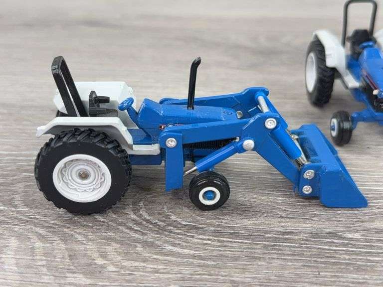 5 Ford Tractors, 1/64, Ertl