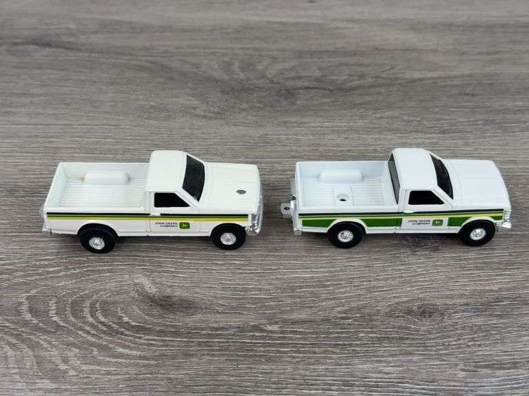 2 John Deere, Case IH, Caterpillar & Ford New Holland  Pickups, 1/64, Caterpillar-Norscot, Rest Ertl