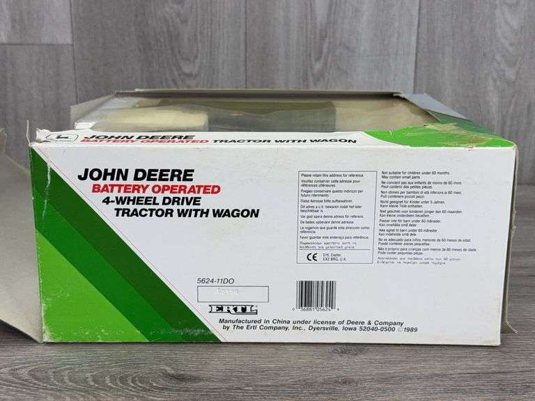 John Deere 8960 4WD Duals W/Wagon, 1/32, Battery Operated