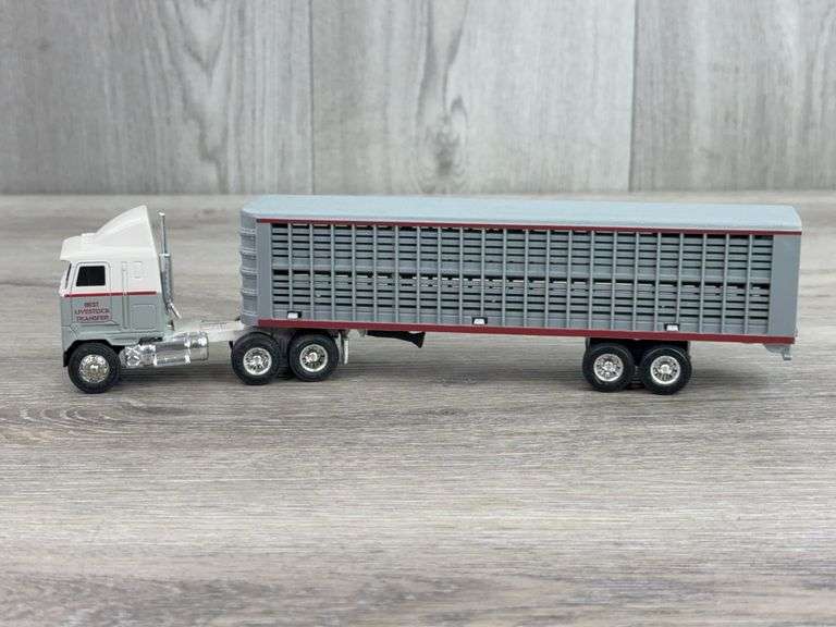 Mack Best Livestock Transfer Truck W/Livestock Trailer, 1/64, Ertl