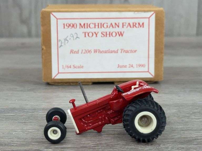 International Red 1206 Wheatland Tractor WF, 1/64
