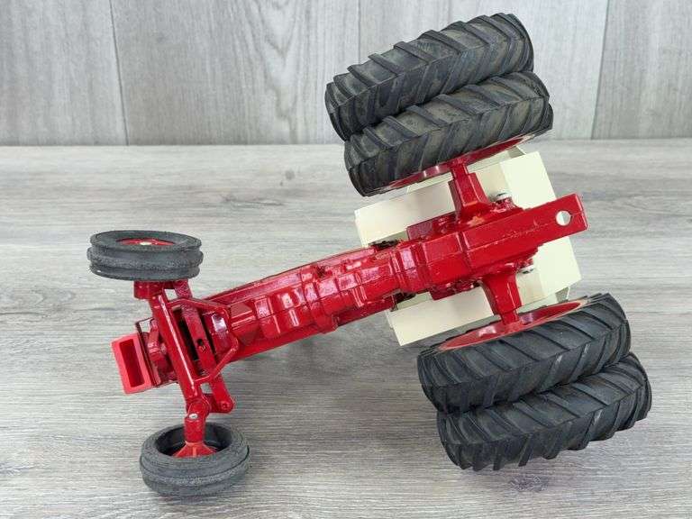 International Farmall 1456 WF Duals Cab, 1/16, Front Weights, Ertl