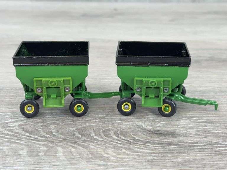 7 Grain Hopper Wagons, 1/64, Ertl