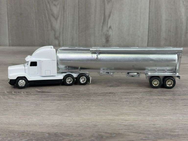 Truck W/Auger Bulk Feeder, 1/64, Custom