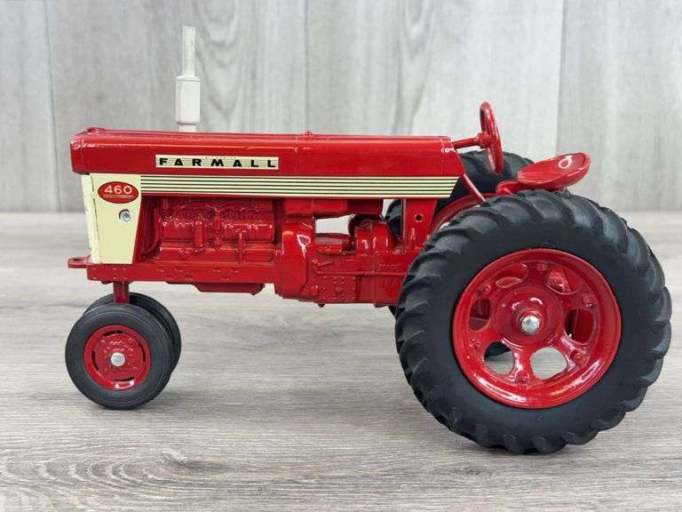 IH McCormick Farmall 460 NF, 1/16, Ertl