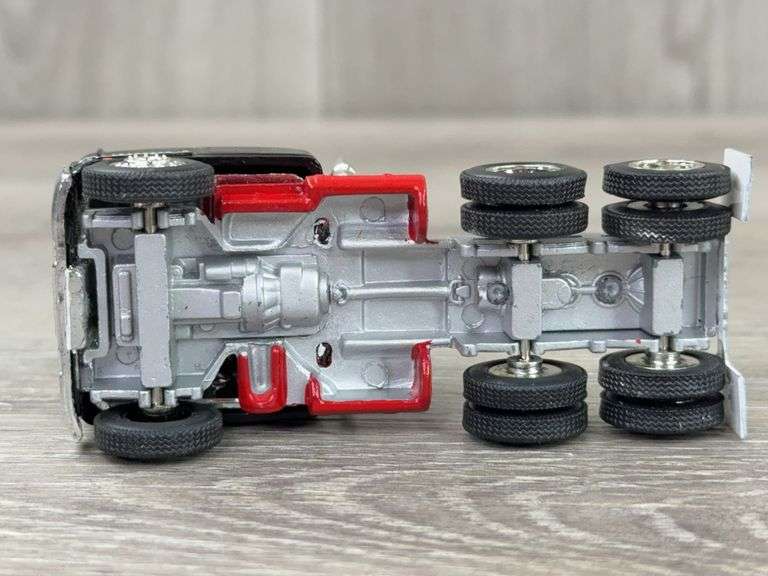 International Truck W/Grain Trailer, 1/64, Trailer Yatming-Loose Tires