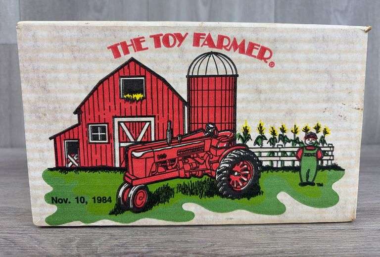 IH Farmall 300. Toy Farmer 1984