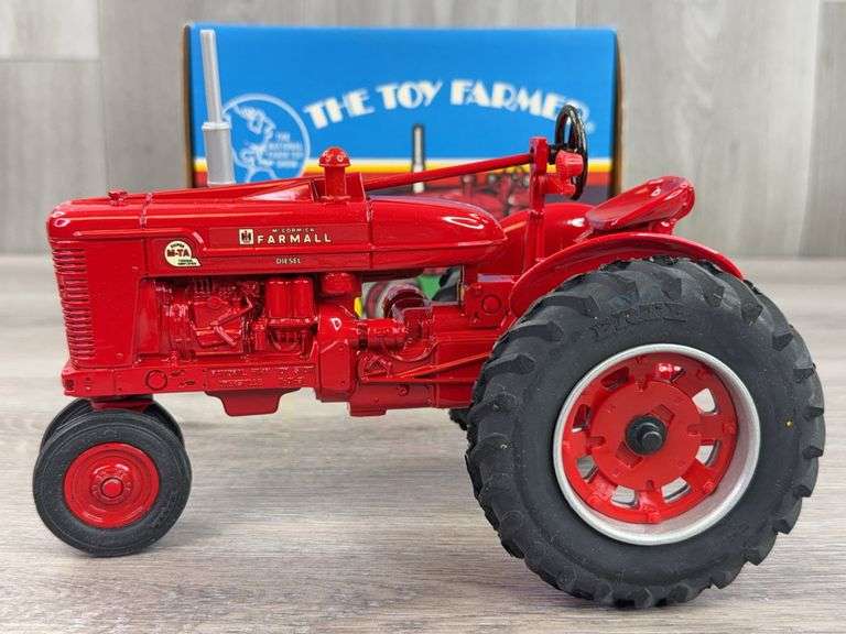 McCormick Farmall Super M-TA Diesel NF, 1/16, Toy Farmer