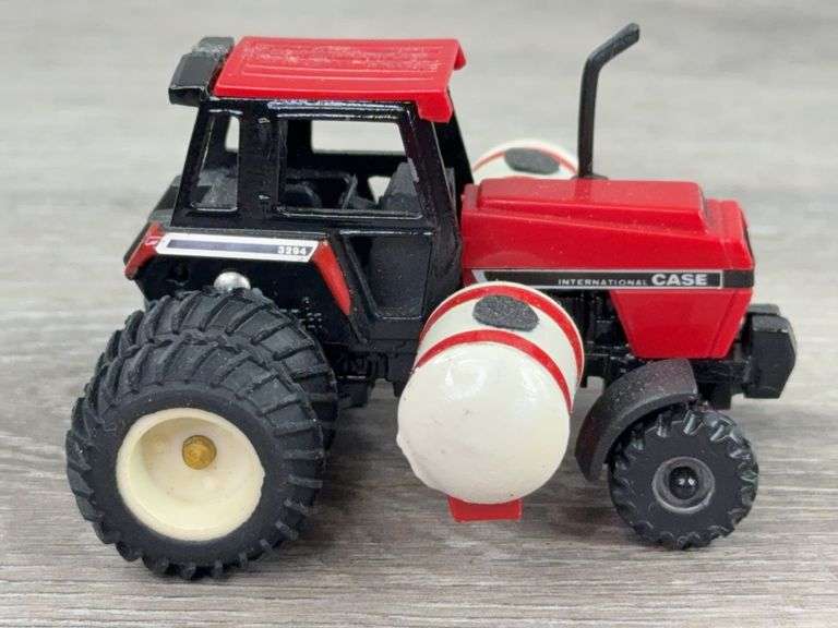 Case International Tractors, 1/64, Ertl & Custom