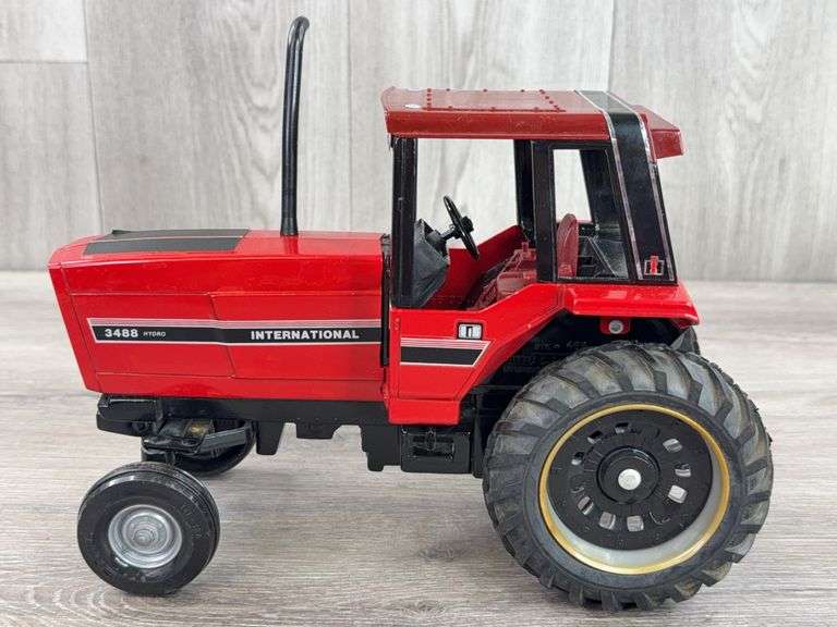 International 3488 Hydro WF, 1/16, Ertl, Roof Has Crack