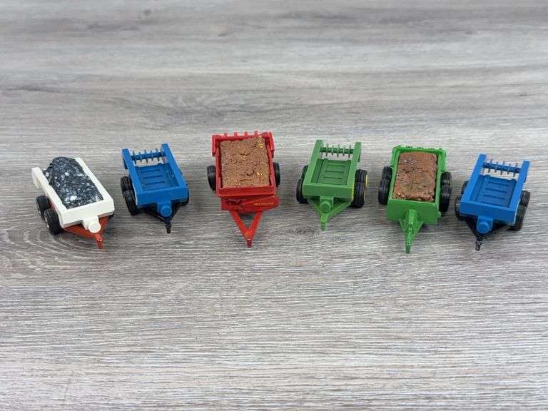 6 Manure Spreaders 1 John Deere, 1 New Holland, 1/64, Mostly Ertl