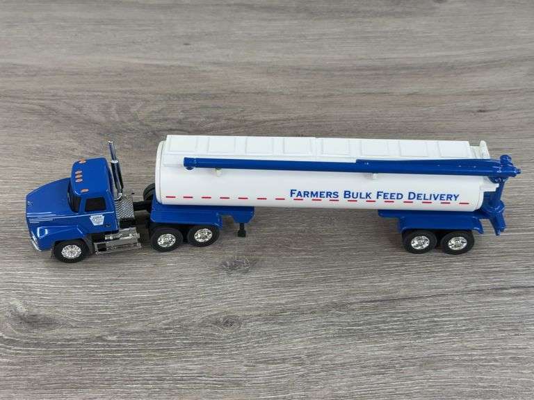 Mack CH-600 Farmers Bulk Feed Delivery Truck, 1/64, Penjoy