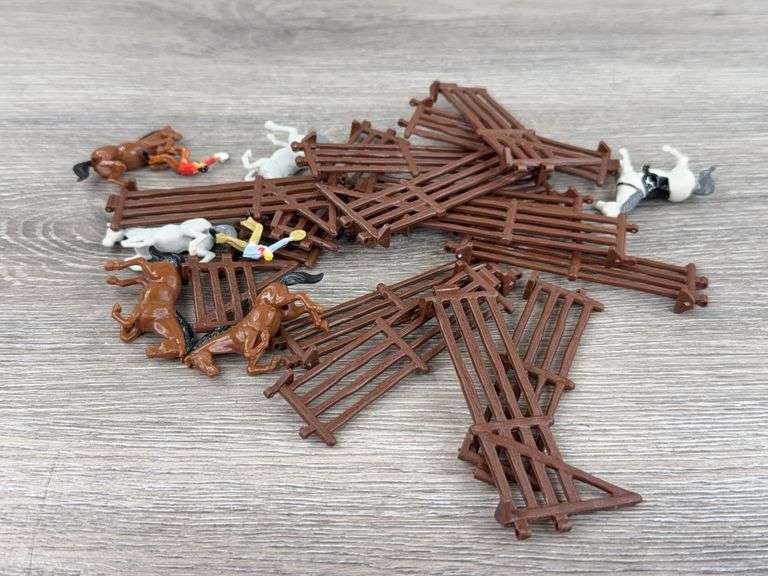 Farm Country Mustang Roundup, 35 Pieces, Ertl, Unsure If Complete