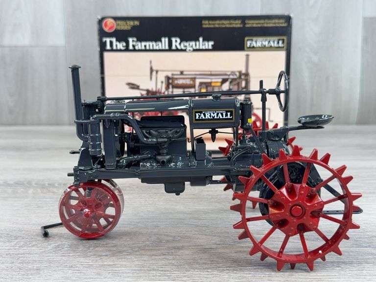 McCormick-Deering Farmall Regular, 1/16, Precision Series 1