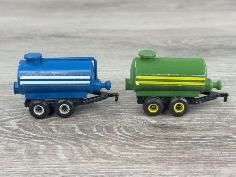 4 Liquid Manure Spreaders, 1/64, 2 Ertl, 2 Mini Toys