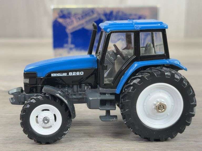 New Holland 8260 MFD, 1/43, Toy Farmer Collector Edition