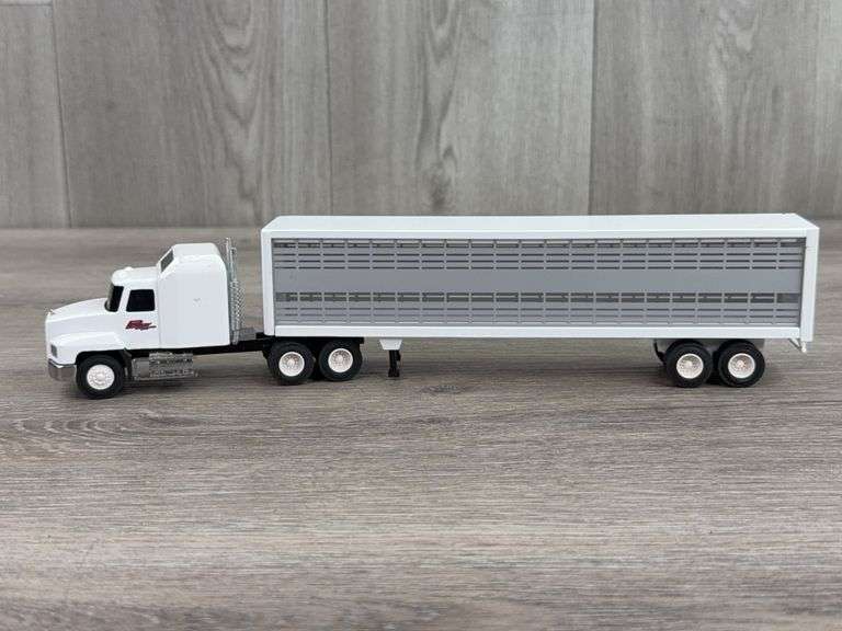 Mach CH600 Truck W/Livestock Trailer,  1/64, Penjoy