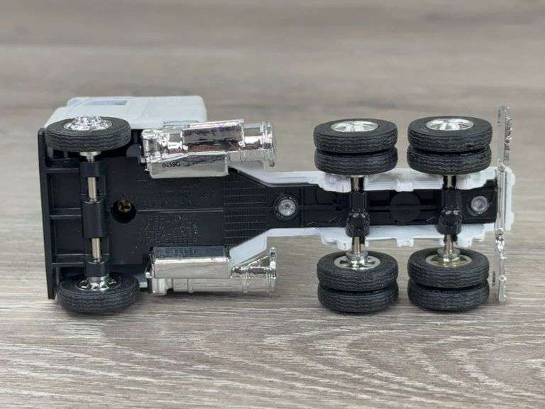 Mack Kenny A. Mack Trucking Company Bryan OH Truck W/Trailer, 1/64, Ertl