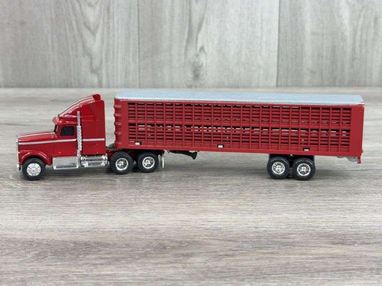 International Navistar Truck W/Livestock Trailer, 1/64, Custom