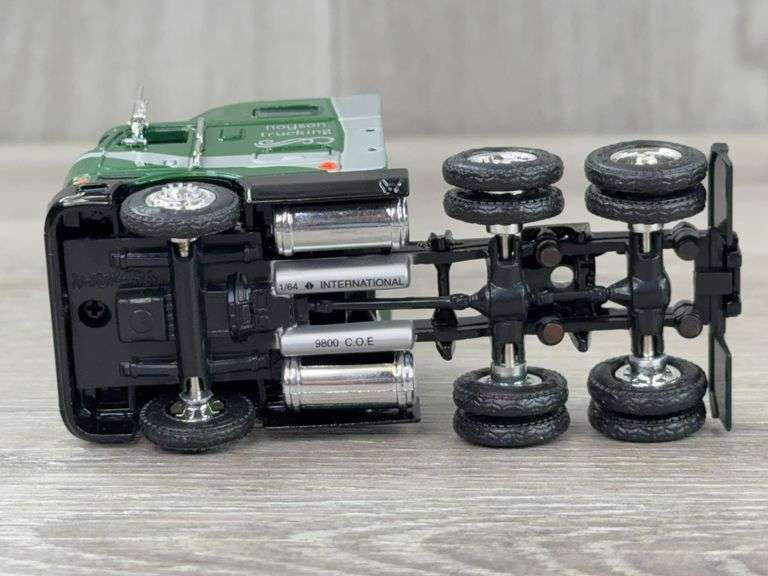 International Hoyson Trucking Truck W/Livestock Trailer, 1/64, Custom