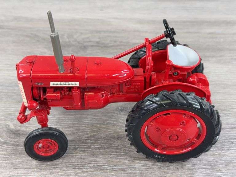 IH McCormick Farmall 130 Hi-Crop, 1/26, 2001 NFTM, Ertl