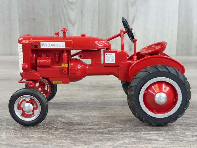 IH Farmall 130 WF, 1/16, Custom, Plastic