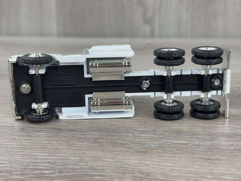 Versatile & White GMC Plainfield Trucking Tractors W/Drop Deck Trailers, 1/64, Ertl