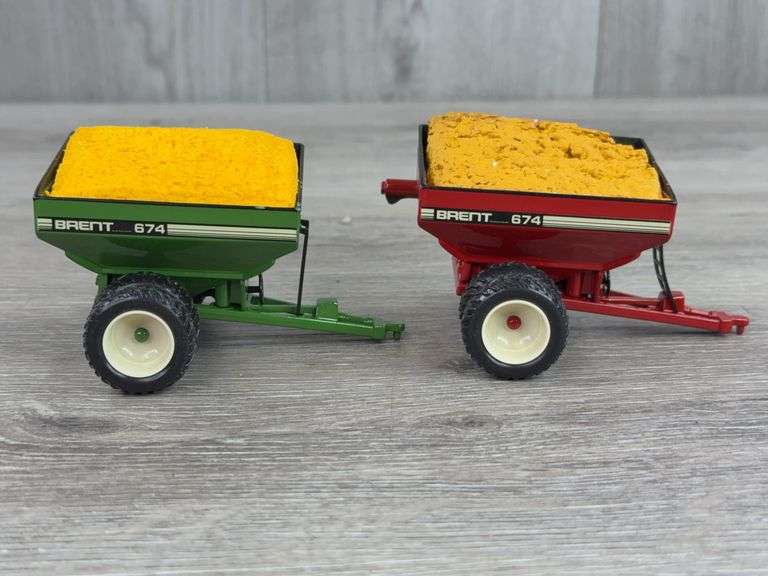 2 Brent 674 Grain Carts, 1/64, Unverferth Mfg., SpecCast