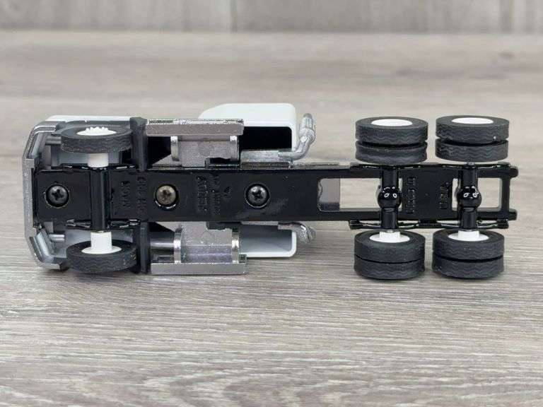 Mach CH600 Truck W/Livestock Trailer,  1/64, Penjoy