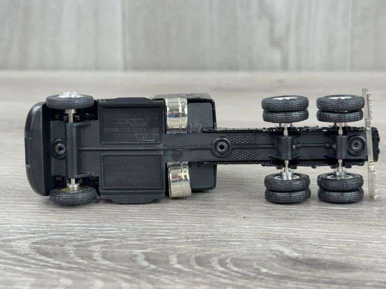 Kenworth T600A Day & Night Truck-Ertl W/ Custom Lumber Trailer W/Pup, 1/64