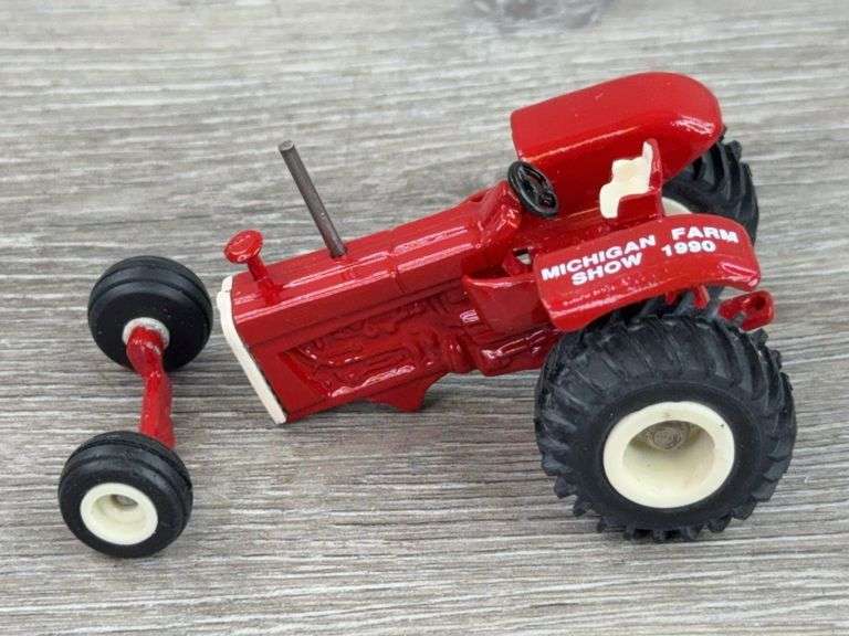 International Red 1206 Wheatland Tractor WF, 1/64