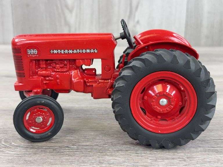 International 300 WF Utility, 1/16, Deyen, Right Fender Is Loose