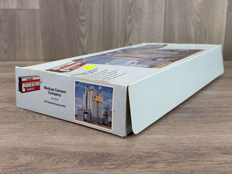 Walthers HO Scale Medusa Cement Company,  9 × 7 1/2 × 11", Walthers Cornerstone Series,  Unsure If Complete