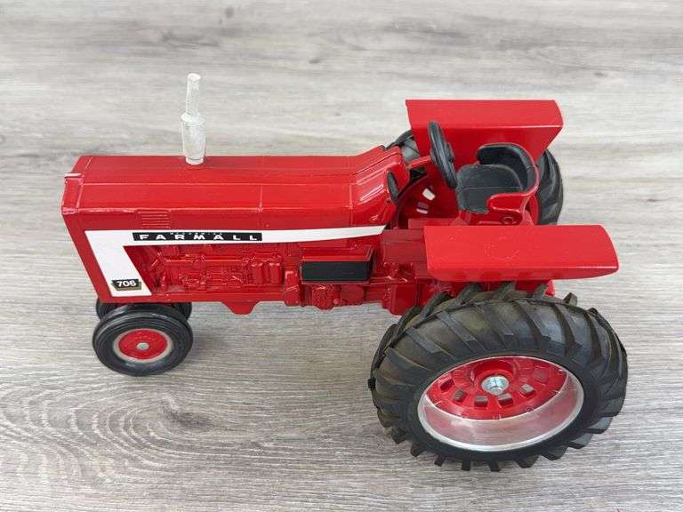 IH McCormick Farmall 706 NF, 1/16, Custom