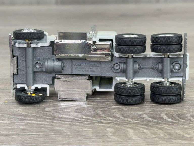 Truck W/Logging Trailer, 1/64, Ertl