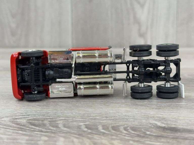 International Truck-DCP W/Refrigerated Trailer Bank-Liberty Classics Limited Edition, 1/64, Mudflap Not Attached