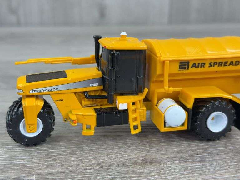 Terra-Gator 8103 Air Spreader, 1/64, Ertl