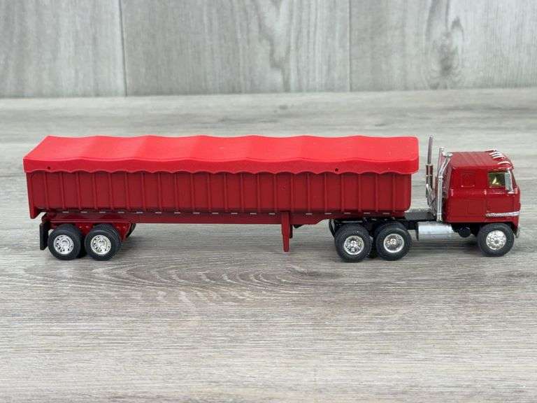 2-International Trucks W/Yatming Dump Grain Haulers, 1/64