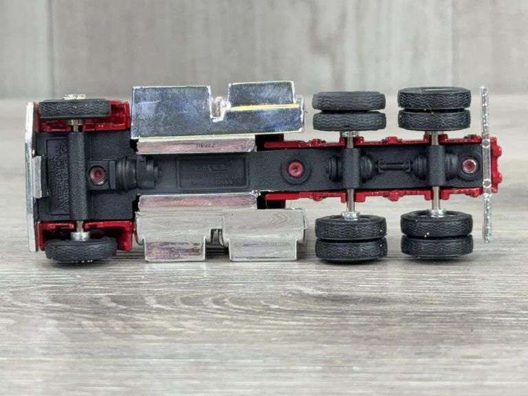 International Navistar Simon's Feed Store & International 9800 Truck W/Bottom Dump Trailers, 1/64, Ertl