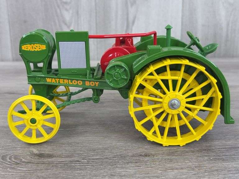 John Deere Waterloo Boy Kerosene, 1/16, Ertl